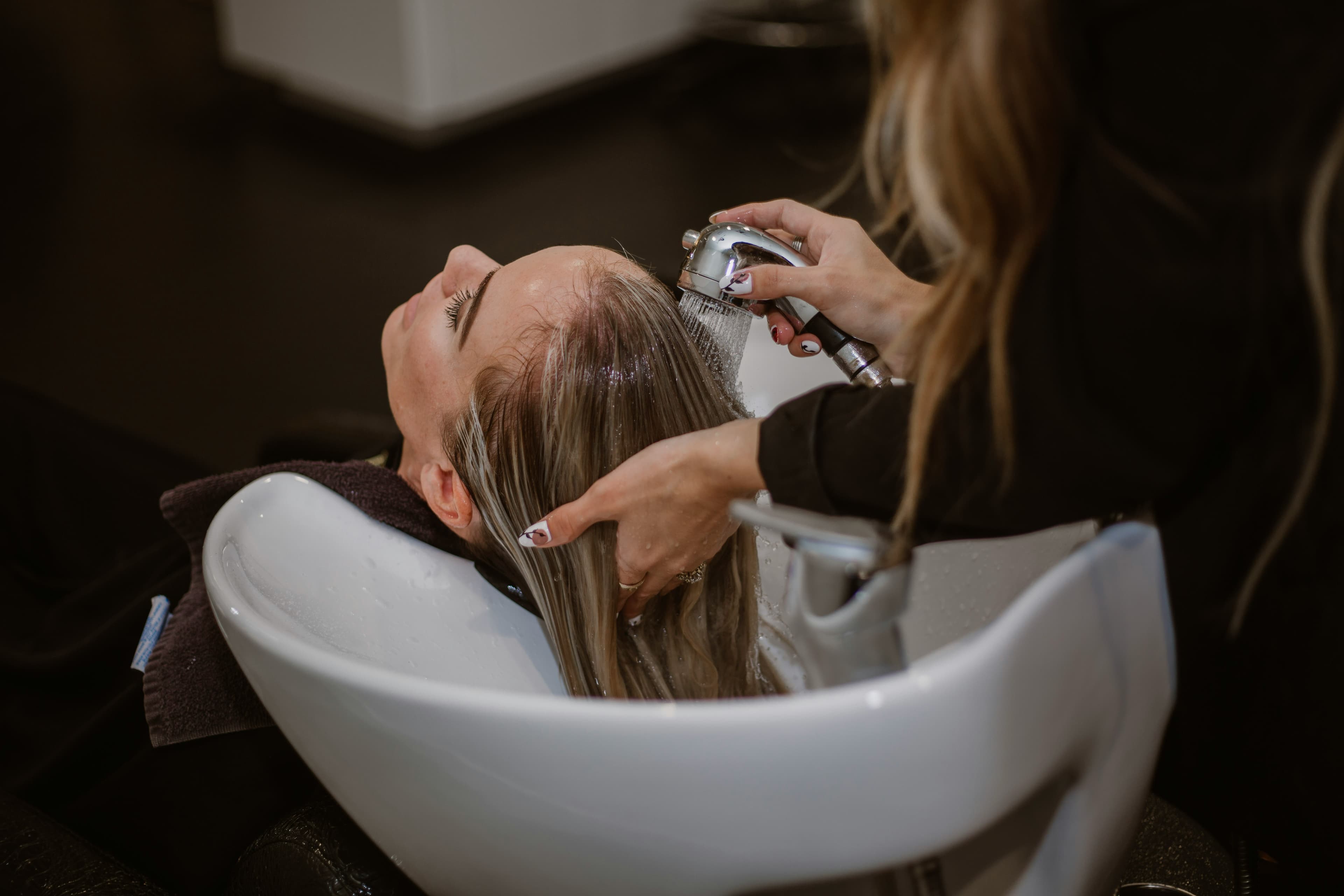 Client receiving a relaxing wash treatment